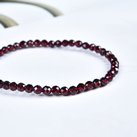 Terra Gem™ Granat Armband – facettierte 4 mm Kugeln